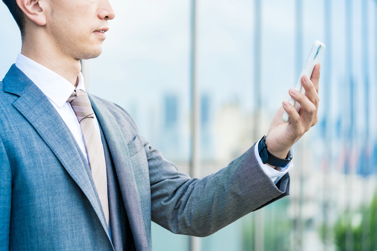 ビデオ通話の相手は本当に社長なのか?(写真:イメージマート)
