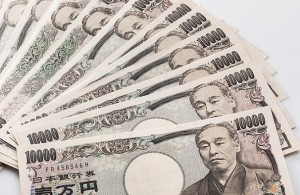 平均賃金（304万円）の2倍が必要？