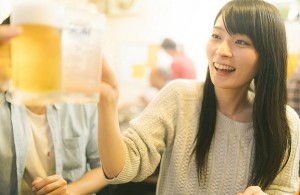 合コンの会計は男女割り勘にしてもよい？（イメージ）