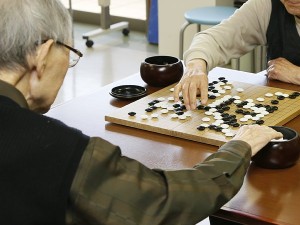 老人ホームに入居する際は慎重に（イメージ）