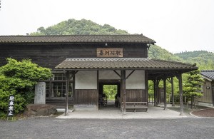 まるで映画のセットのような嘉例川駅