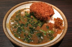 チーズin手仕込みメンチカツとほうれん草をトッピングしたココイチのカレー