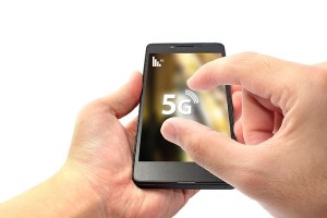 5Gの通信速度は4G・LTEのおよそ1000倍（写真：アフロ）