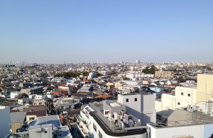 駅前は賑やかだが、少し離れれば閑静な住宅街が広がる荻窪