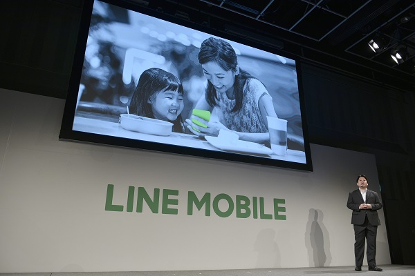 数ある格安スマホのサービスの違いは？（EPA＝時事）