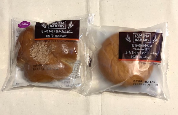 ファミリーマートの「もっちもちくるみあんぱん」（左）と「北海道小豆のつぶあん使用ふわもちっとあんドーナツ」（右）