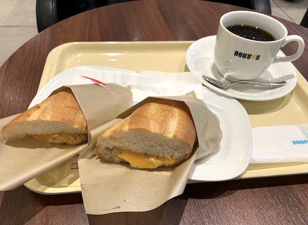 ドトールコーヒーの『ホットサンド ツナチェダーチーズ』