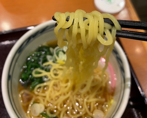 てんや『小ラーメン』の縮れ麺