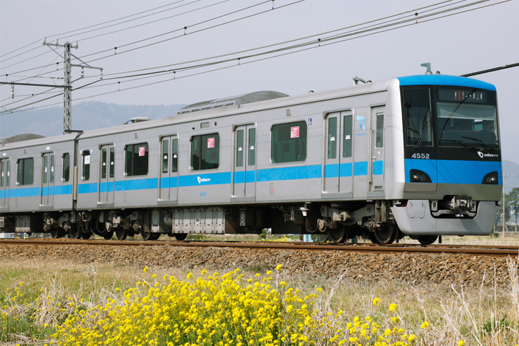 小田急線の大パニックはなぜ起こったのか（写真：アフロ）