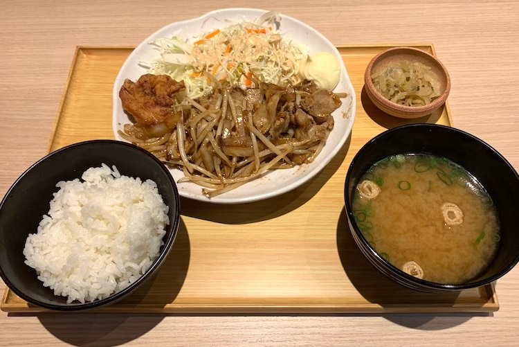 定番の人気メニュー・しょうが焼き定食