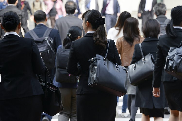 女性が働くようになったのは女性活躍推進の政策のおかげではない（写真：時事通信フォト）