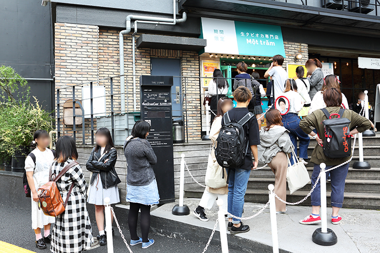 タピオカが大流行で街では到るところに長蛇の列