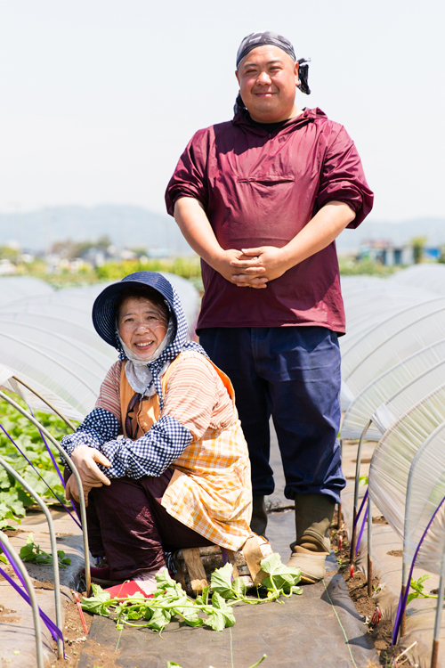 三浦半島のブロ雅農園代表・鈴木雅智さん（右）と母の順恵さん