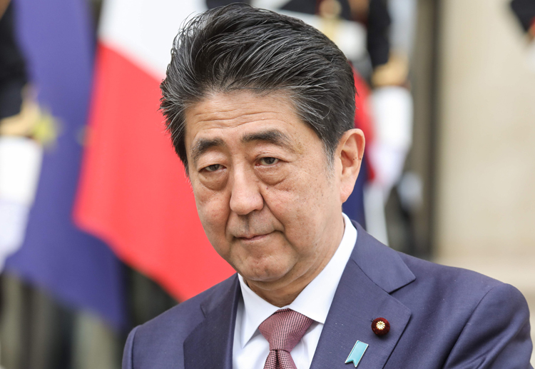 参院選後にどのような年金改悪が待ち受けるか（安倍晋三首相。AFP/AFLO）