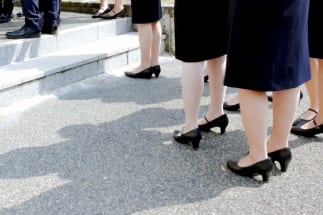 パンツスーツを選ぶ女子就活生は少数派？（イメージ）