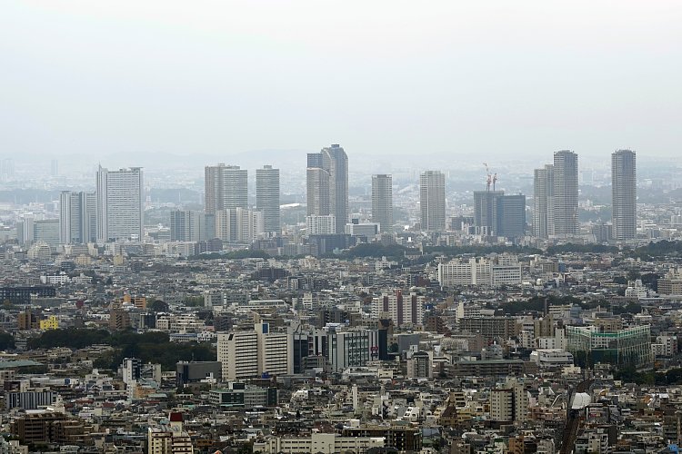 武蔵小杉にはタワーマンション群が立ち並ぶ