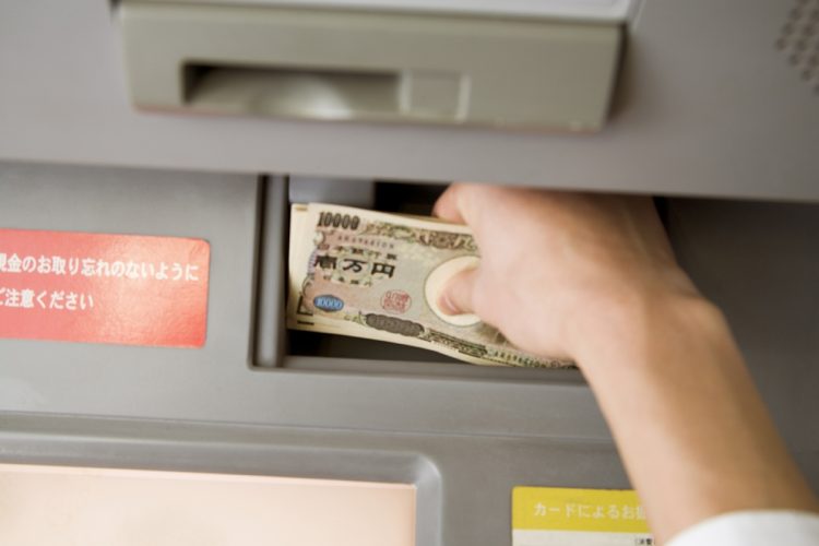 お金を引き出すときは「一部両替」を使うのもポイント（イメージ。Getty Images）