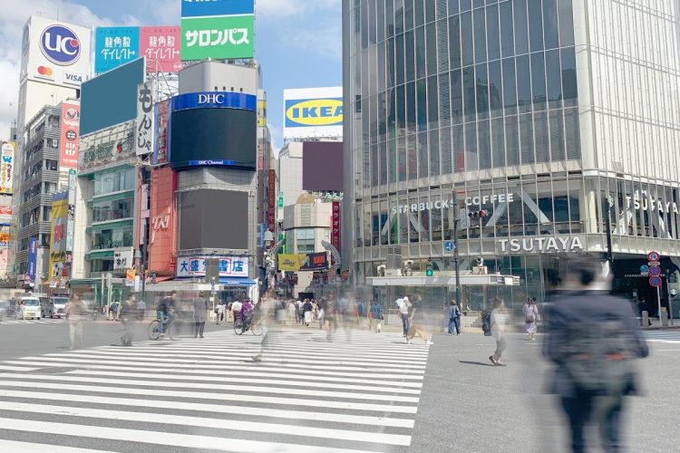 「大都会の繁華街」の住み心地は？（渋谷のスクランブル交差点）