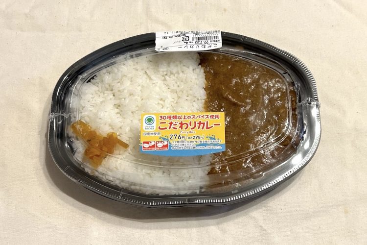 ファミリーマート『30種類以上のスパイス使用こだわりカレー』。価格は298円