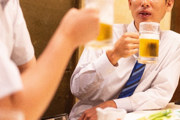 職場の飲み会は「役に立つ」ことも？