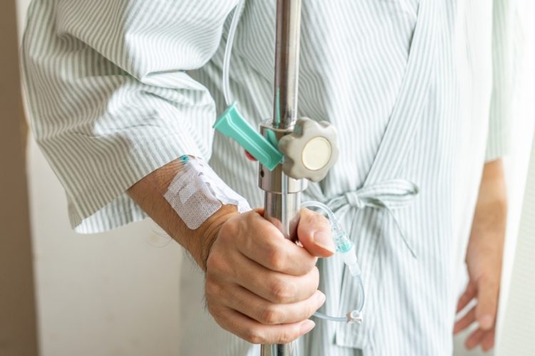 わざわざ医療保険に入らなくても、公的保障だけで充分まかなえることは多い（写真：イメージマート）