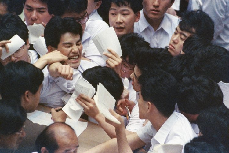 バブルの熱気を再び取り戻せるか？（写真は1988年撮影／AFP＝時事）