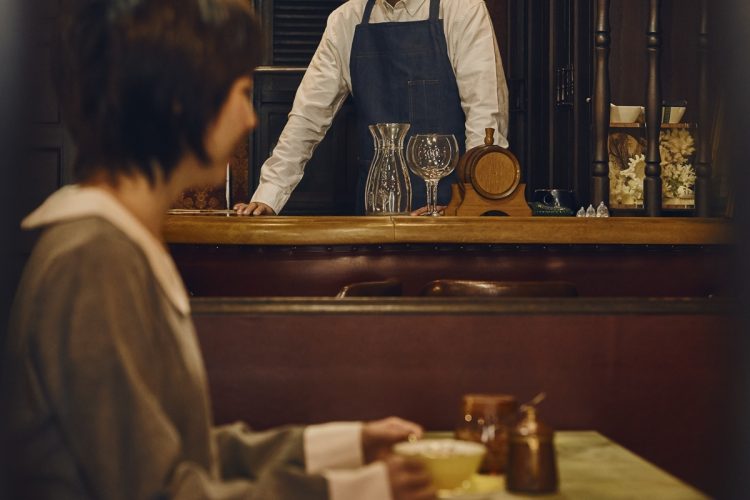 店員からすれば、何か話さないと気まずいシチュエーションもあるようだが…（イメージ）