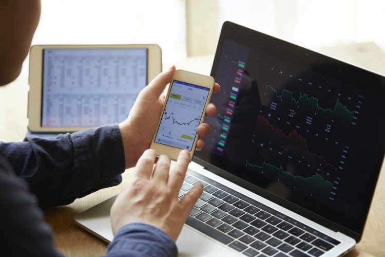 「人材サービス業界」の銘柄から10倍株を見つけることも少なくないという（写真：イメージマート）