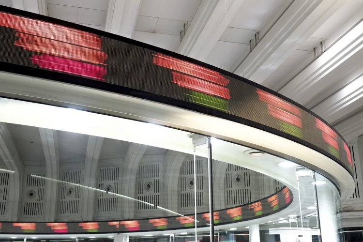 年内に「日経平均5万円」も視野か（写真：イメージマート）