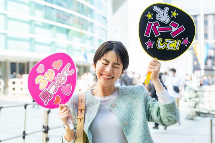 推し活するなら一人に限る？（イメージ）