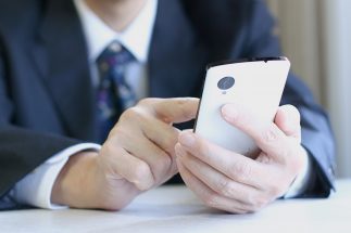 「おじさん構文」と思われたくない…　絵文字の使用に慎重になった男性たち「メールは3回見直す」「ハートマーク封印」