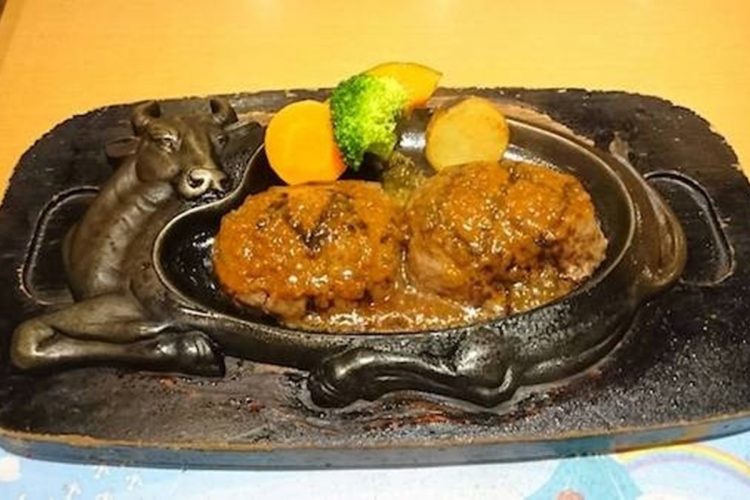 静岡のローカルチェーンとして人気を博している「炭焼レストランさわやか」の「げんこつハンバーグ」