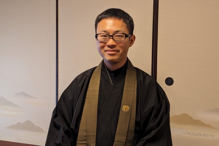 「介護者カフェ」の取り組みを始めた香念寺の住職・下村達郎氏