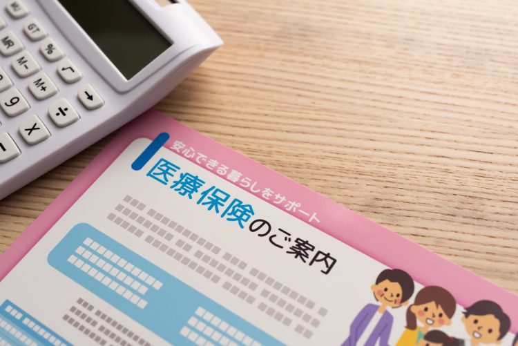 保険の見直しが家計の節約につながる（写真：イメージマート）