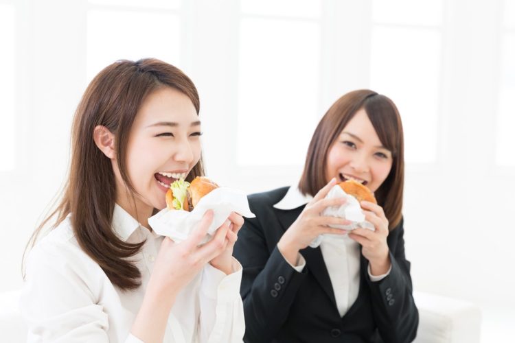 いまは女性を意識したファストフードチェーンも増えている（写真：イメージマート）