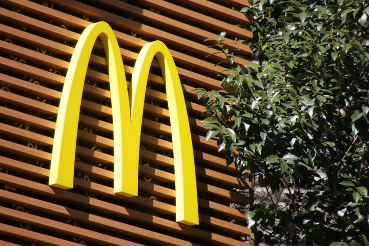 愛好家たちはマクドナルドのどこに惹かれているのか？（時事通信フォト）