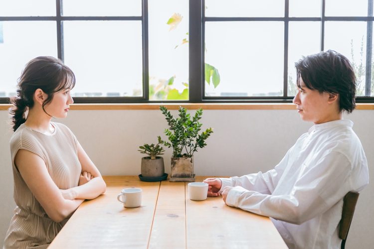 手のひら返しで返金要求されて…（イメージ）