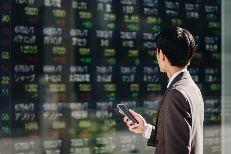 “先回り投資”ではどんな銘柄を狙えばよいのか（写真：イメージマート）
