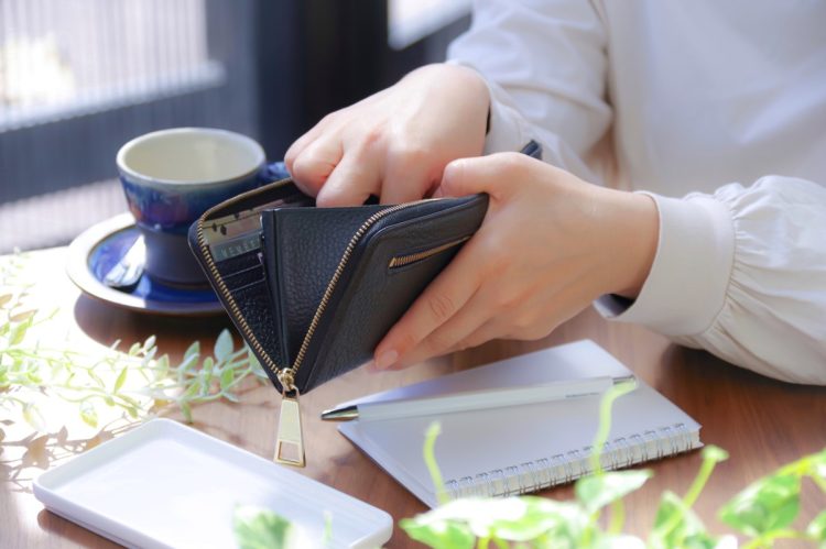 節約上手への道は「財布に入れるお金を見直すこと」から（写真：イメージマート）