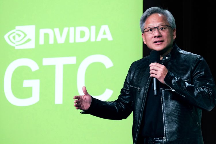 好調エヌビディアの勢いは日本株の一部銘柄にも波及（ジェンスン・フアンCEO／時事通信フォト）