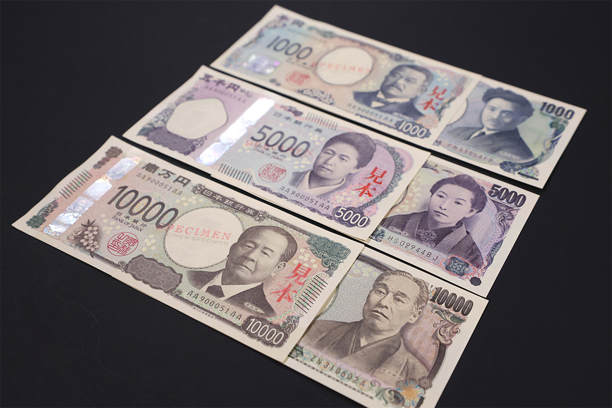 今 の 一 万 円 札