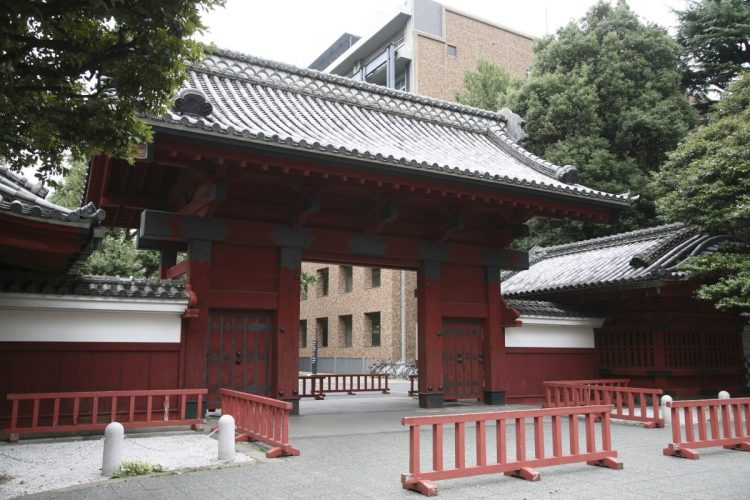 文京区・本郷にある東京大学の「赤門」（写真：イメージマート）