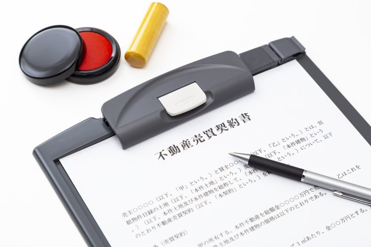 認知症の高齢者を狙った不動産「準詐欺事件」も発生（写真：イメージマート）