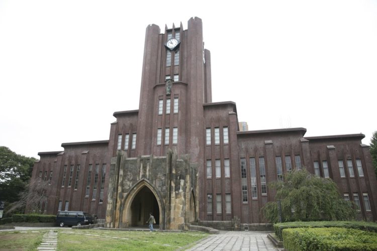 2024年の合格者の女子学生比率が約20％の東京大学。学部によっても女性比率は大きく異なる（写真：イメージマート）