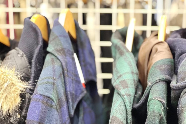 珍しい商品を探し出すのが楽しみという人も（写真：イメージマート）