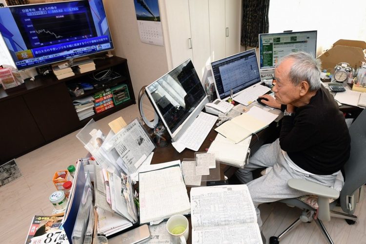 「株は人気投票なので、自分の思い込みではなく“誰がどう判断するか”を冷静に見ないとあかん」と語る藤本茂さん