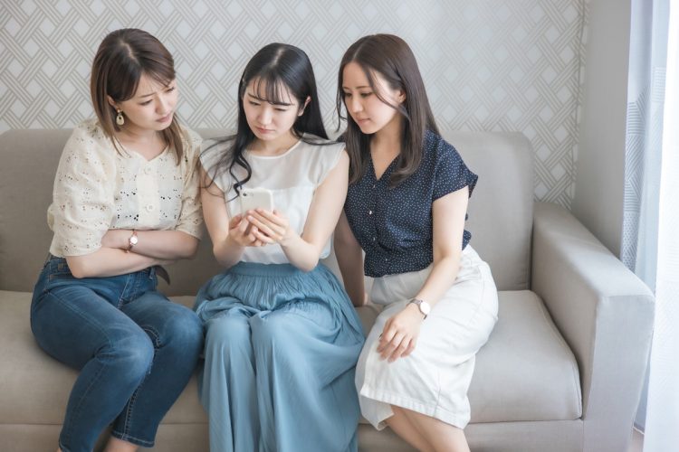 「そこまでする？」と違和感を覚えた推し活仲間の行動とは（写真：イメージマート）