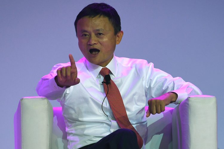 アリババグループ創業者、ジャック・マー氏が覇権争いの鍵を握るか（2018年撮影。写真／AFP＝時事）