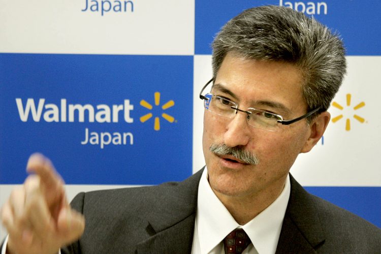 西友CEO時代は6期連続の増収増益達成に貢献したスティーブン・デイカス氏