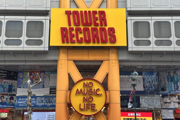 外国人観光客の撮影スポットともなっているタワーレコード渋谷店